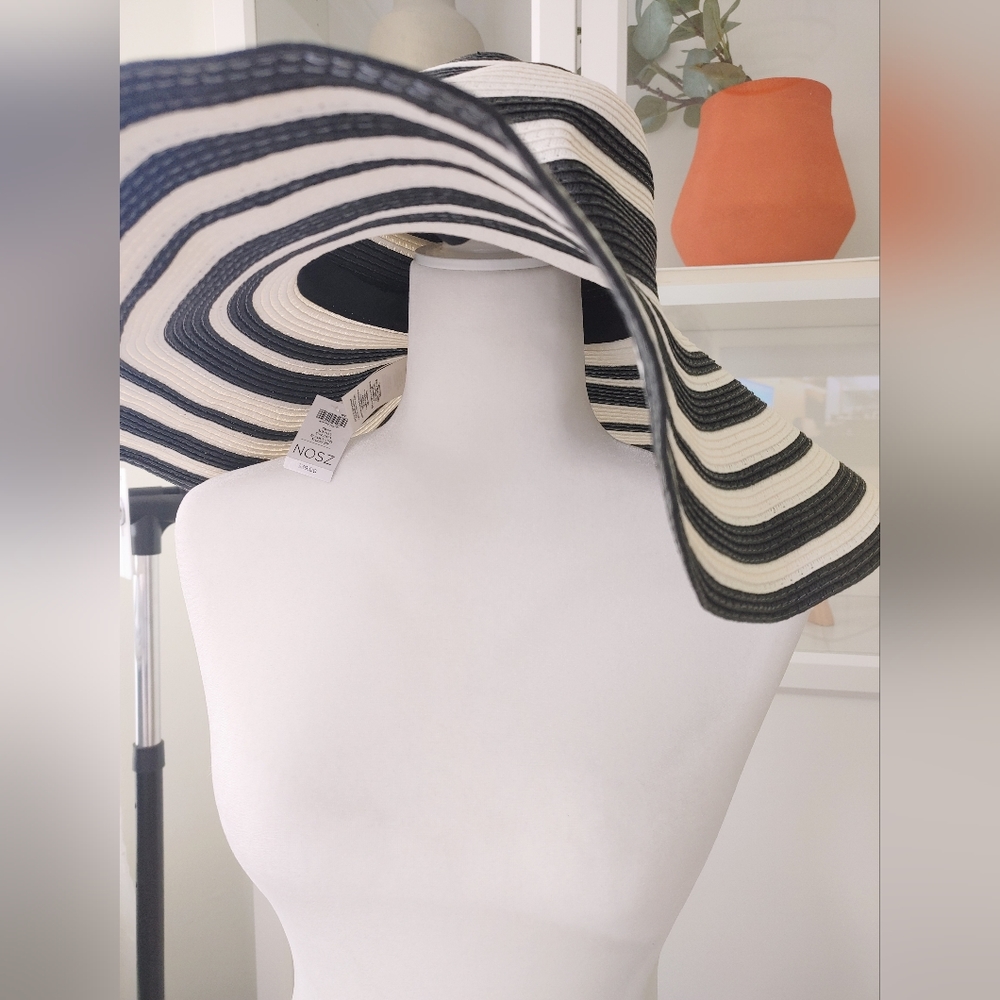 NWT Chico's Black & White Striped Sun Hat - Picture 3 of 4